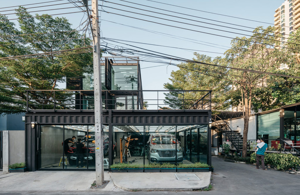An Impressive Workplace Made of 8 Shipping Containers in Thailand办公